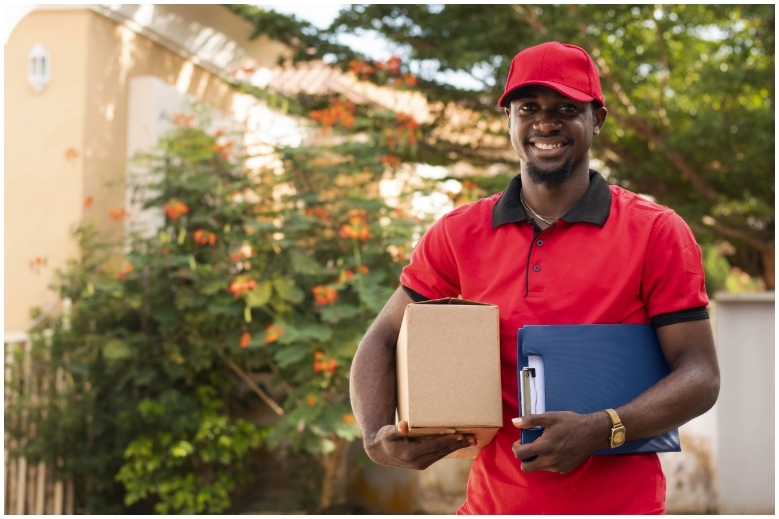close-up-delivery-person-with-parcel